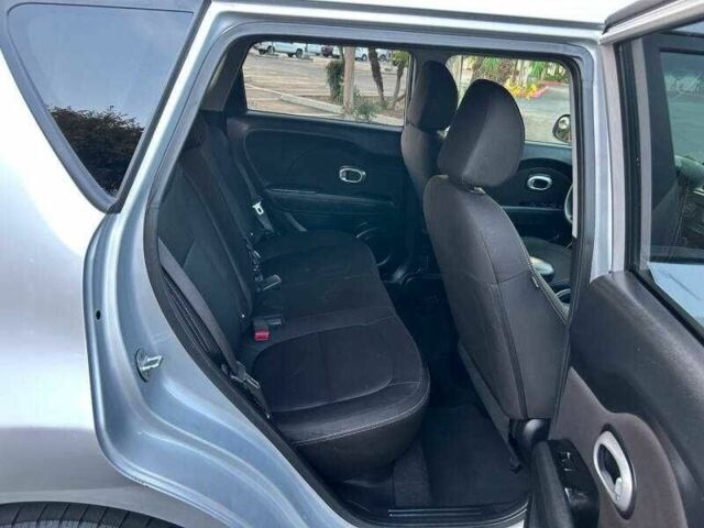Серый Киа Soul, объемом двигателя 1.6 л и пробегом 65 тыс. км за 1700 $, фото 9 на Automoto.ua