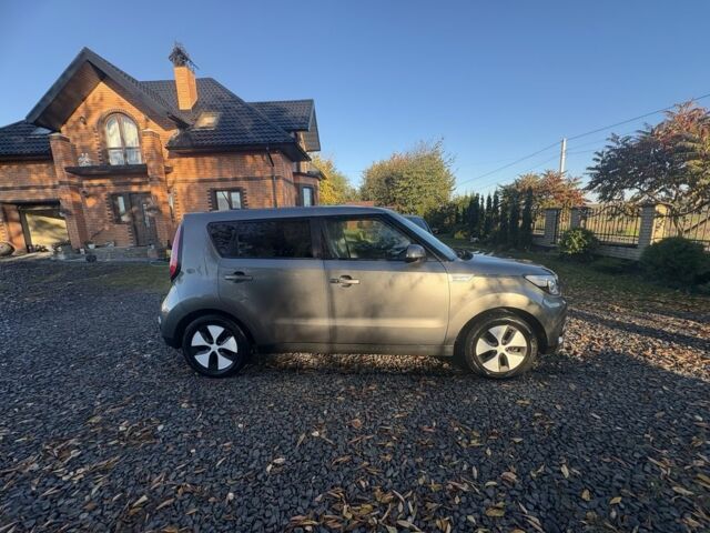 Киа Soul 2016 в Луцке на Automoto.ua Серый Киа Soul, объемом двигателя 0 л и пробегом 99 тыс. км за 6100 $, фото 12 на Automoto.ua