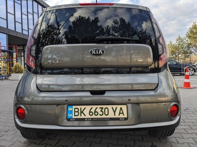Сірий Кіа Soul, об'ємом двигуна 0 л та пробігом 130 тис. км за 11300 $, фото 4 на Automoto.ua