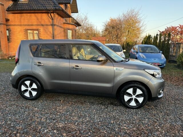 Серый Киа Soul, объемом двигателя 0 л и пробегом 99 тыс. км за 6000 $, фото 4 на Automoto.ua