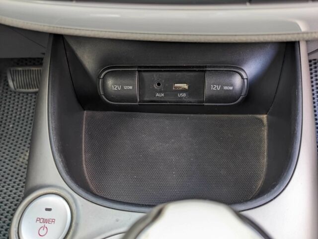 Сірий Кіа Soul, об'ємом двигуна 0 л та пробігом 130 тис. км за 11300 $, фото 19 на Automoto.ua