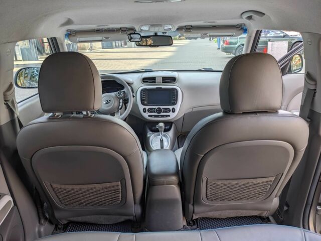 Сірий Кіа Soul, об'ємом двигуна 0 л та пробігом 130 тис. км за 11300 $, фото 18 на Automoto.ua