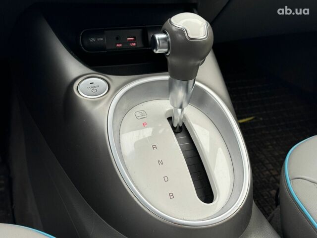 Сірий Кіа Soul, об'ємом двигуна 0 л та пробігом 108 тис. км за 10340 $, фото 28 на Automoto.ua