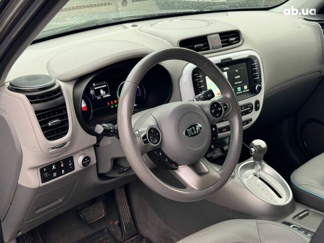 Сірий Кіа Soul, об'ємом двигуна 0 л та пробігом 108 тис. км за 10340 $, фото 14 на Automoto.ua