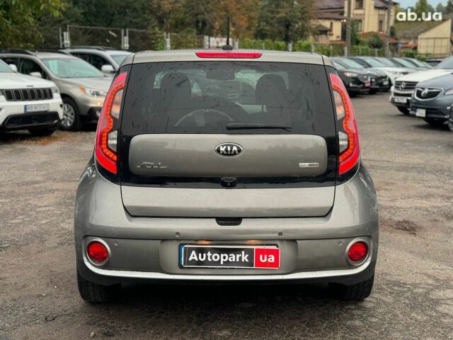 Сірий Кіа Soul, об'ємом двигуна 0 л та пробігом 108 тис. км за 10340 $, фото 5 на Automoto.ua