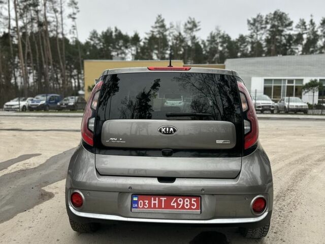 Серый Киа Soul, объемом двигателя 0 л и пробегом 140 тыс. км за 10450 $, фото 3 на Automoto.ua