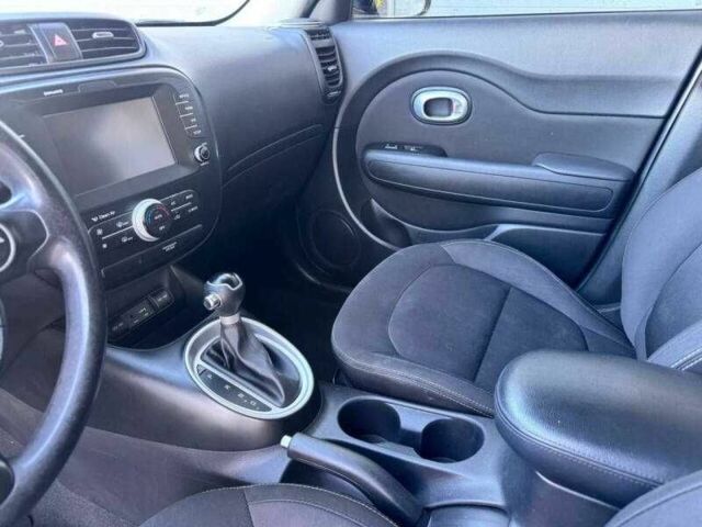 Серый Киа Soul, объемом двигателя 1.6 л и пробегом 145 тыс. км за 1900 $, фото 7 на Automoto.ua