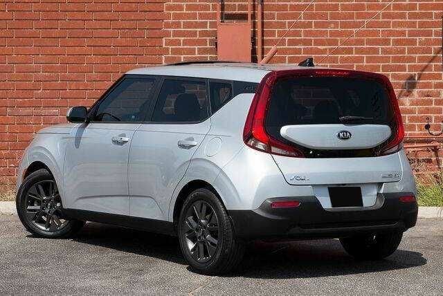 Серый Киа Soul, объемом двигателя 2 л и пробегом 47 тыс. км за 3900 $, фото 1 на Automoto.ua