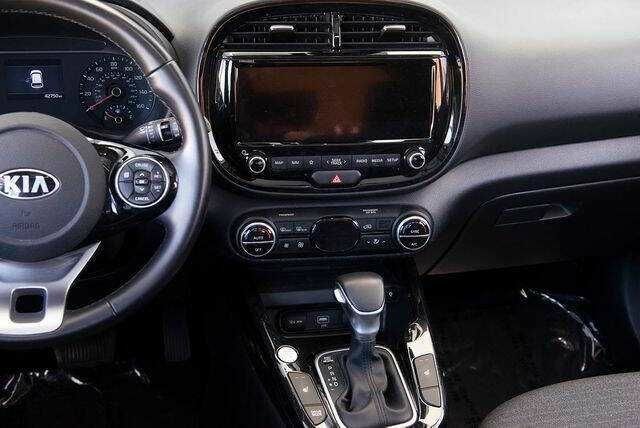 Серый Киа Soul, объемом двигателя 2 л и пробегом 47 тыс. км за 3900 $, фото 7 на Automoto.ua