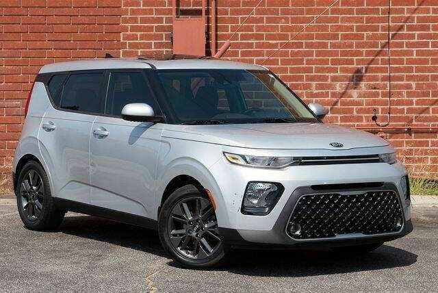 Серый Киа Soul, объемом двигателя 2 л и пробегом 47 тыс. км за 3900 $, фото 3 на Automoto.ua