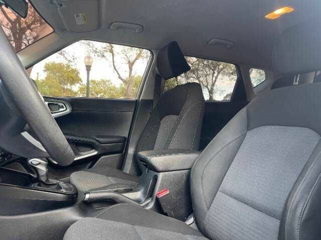 Серый Киа Soul, объемом двигателя 2 л и пробегом 29 тыс. км за 4100 $, фото 8 на Automoto.ua