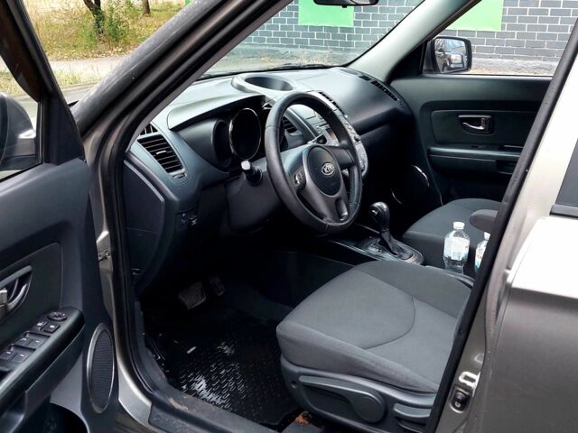 Серый Киа Soul, объемом двигателя 1.6 л и пробегом 109 тыс. км за 7900 $, фото 23 на Automoto.ua
