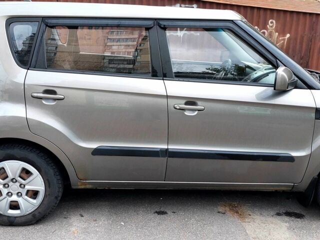 Серый Киа Soul, объемом двигателя 1.6 л и пробегом 109 тыс. км за 7900 $, фото 4 на Automoto.ua