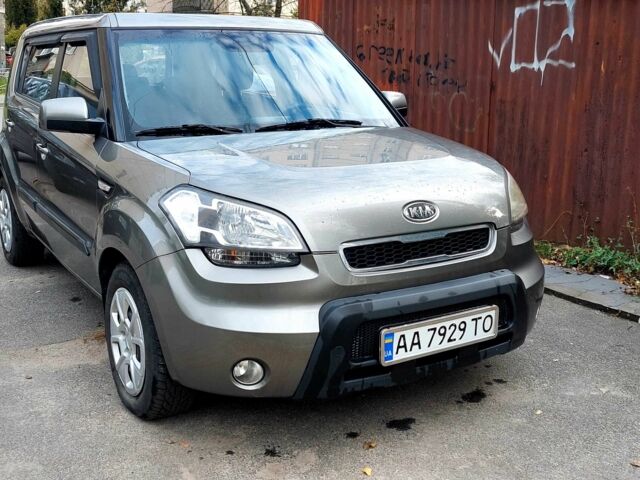 Серый Киа Soul, объемом двигателя 1.6 л и пробегом 109 тыс. км за 7900 $, фото 2 на Automoto.ua