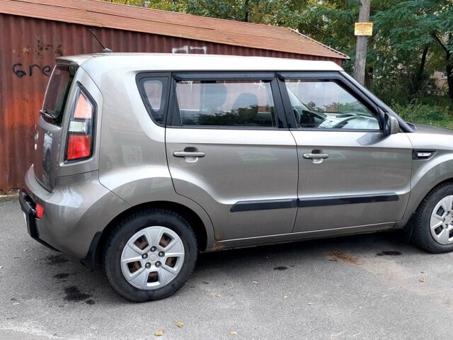 Серый Киа Soul, объемом двигателя 1.6 л и пробегом 109 тыс. км за 7900 $, фото 5 на Automoto.ua