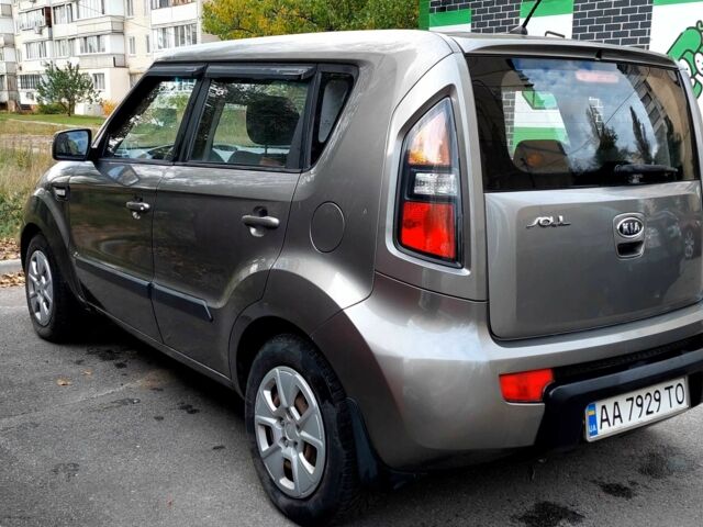 Серый Киа Soul, объемом двигателя 1.6 л и пробегом 109 тыс. км за 7900 $, фото 10 на Automoto.ua