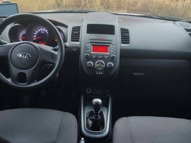 Сірий Кіа Soul, об'ємом двигуна 1.6 л та пробігом 154 тис. км за 8000 $, фото 12 на Automoto.ua
