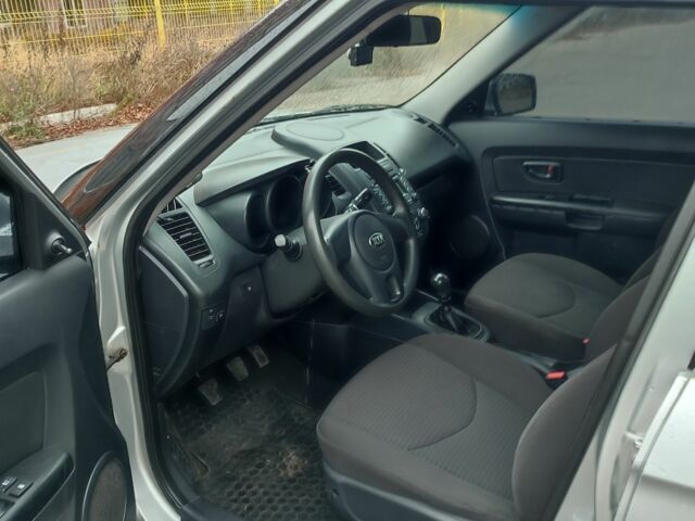 Сірий Кіа Soul, об'ємом двигуна 1.6 л та пробігом 154 тис. км за 8000 $, фото 6 на Automoto.ua