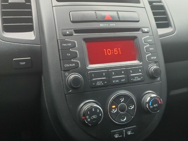 Сірий Кіа Soul, об'ємом двигуна 1.6 л та пробігом 154 тис. км за 8000 $, фото 10 на Automoto.ua