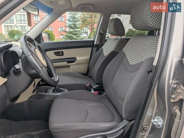 Серый Киа Soul, объемом двигателя 1.6 л и пробегом 210 тыс. км за 5900 $, фото 24 на Automoto.ua