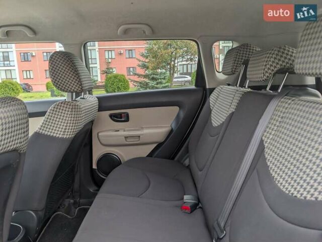 Серый Киа Soul, объемом двигателя 1.6 л и пробегом 210 тыс. км за 5900 $, фото 26 на Automoto.ua