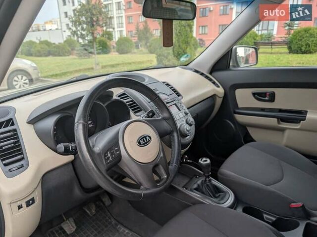 Серый Киа Soul, объемом двигателя 1.6 л и пробегом 210 тыс. км за 5900 $, фото 22 на Automoto.ua