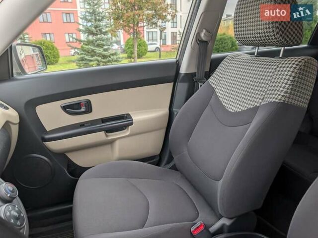 Серый Киа Soul, объемом двигателя 1.6 л и пробегом 210 тыс. км за 5900 $, фото 25 на Automoto.ua