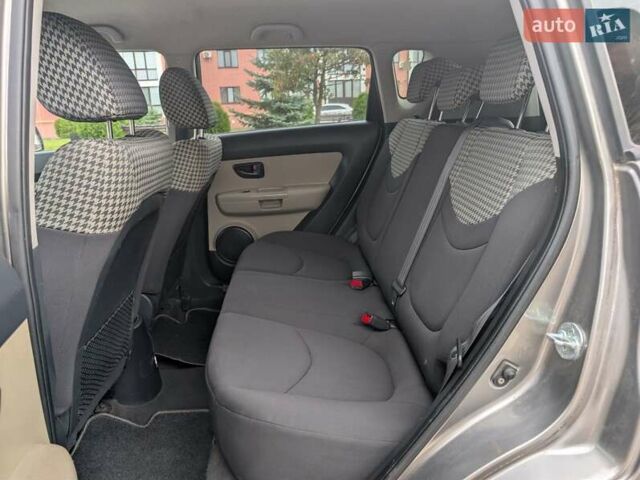 Серый Киа Soul, объемом двигателя 1.6 л и пробегом 210 тыс. км за 5900 $, фото 27 на Automoto.ua