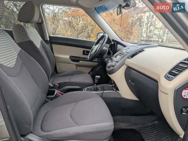 Серый Киа Soul, объемом двигателя 1.6 л и пробегом 210 тыс. км за 5900 $, фото 29 на Automoto.ua