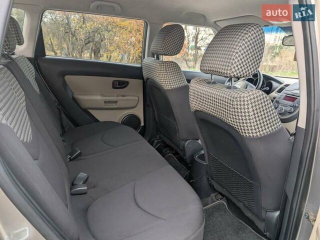 Серый Киа Soul, объемом двигателя 1.6 л и пробегом 210 тыс. км за 5900 $, фото 30 на Automoto.ua