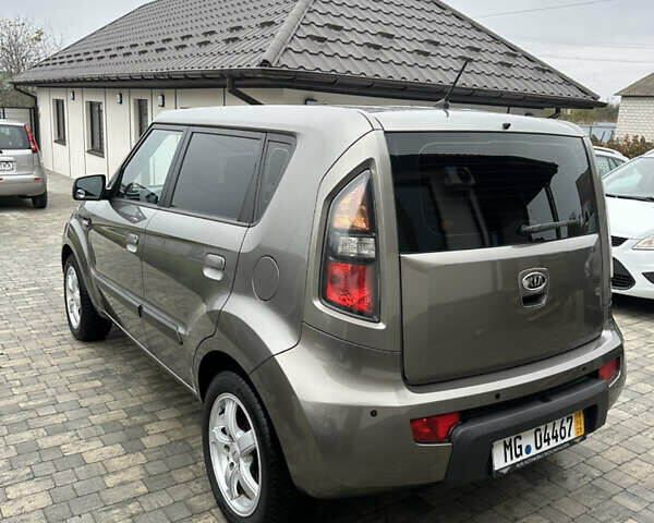 Киа Soul 2009 в Виннице на Automoto.ua Серый Киа Soul, объемом двигателя 1.6 л и пробегом 163 тыс. км за 7700 $, фото 16 на Automoto.ua
