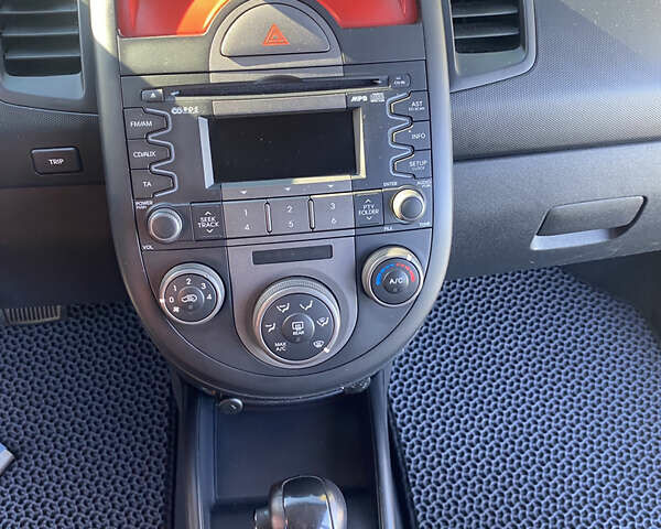 Серый Киа Soul, объемом двигателя 1.58 л и пробегом 265 тыс. км за 7999 $, фото 13 на Automoto.ua