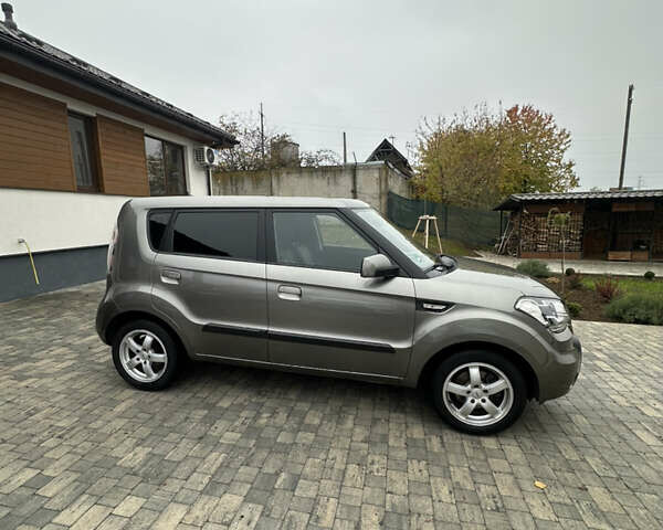 Киа Soul 2009 в Виннице на Automoto.ua Серый Киа Soul, объемом двигателя 1.6 л и пробегом 163 тыс. км за 7700 $, фото 9 на Automoto.ua