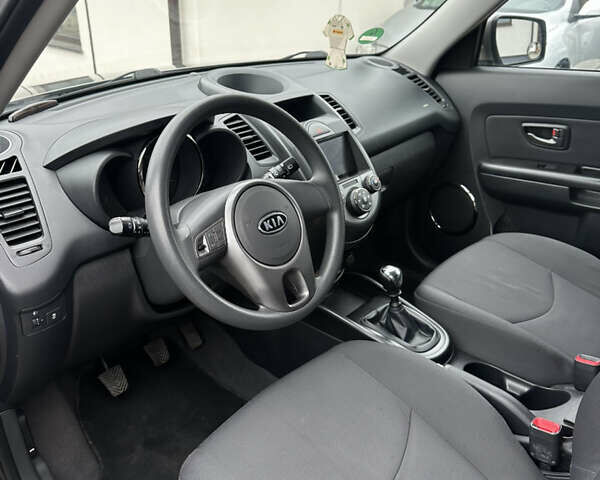 Киа Soul 2009 в Виннице на Automoto.ua Серый Киа Soul, объемом двигателя 1.6 л и пробегом 163 тыс. км за 7700 $, фото 18 на Automoto.ua