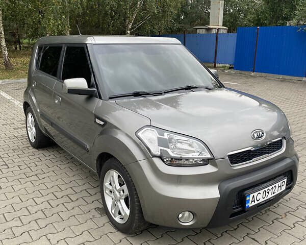 Серый Киа Soul, объемом двигателя 1.58 л и пробегом 265 тыс. км за 7999 $, фото 2 на Automoto.ua