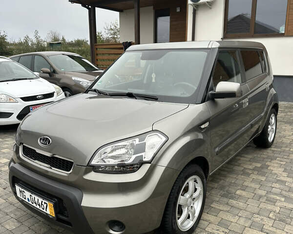 Киа Soul 2009 в Виннице на Automoto.ua Серый Киа Soul, объемом двигателя 1.6 л и пробегом 163 тыс. км за 7700 $, фото 13 на Automoto.ua