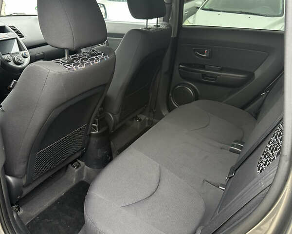 Киа Soul 2009 в Виннице на Automoto.ua Серый Киа Soul, объемом двигателя 1.6 л и пробегом 163 тыс. км за 7700 $, фото 21 на Automoto.ua