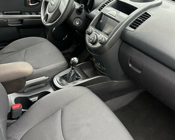 Киа Soul 2009 в Виннице на Automoto.ua Серый Киа Soul, объемом двигателя 1.6 л и пробегом 163 тыс. км за 7700 $, фото 25 на Automoto.ua