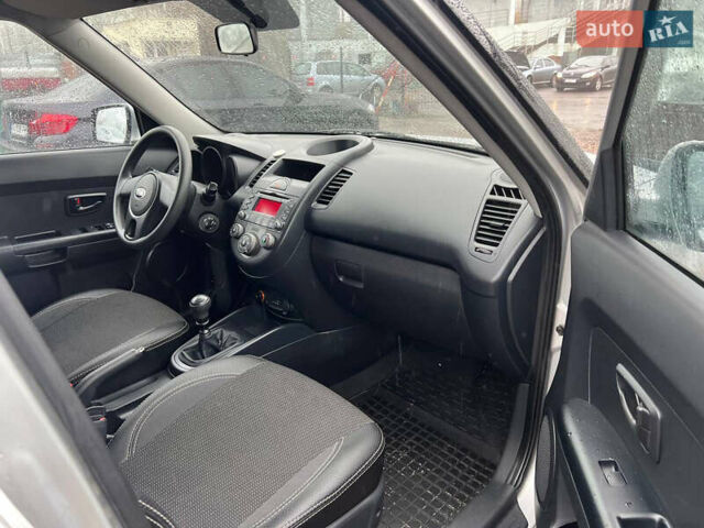 Серый Киа Soul, объемом двигателя 1.6 л и пробегом 40 тыс. км за 9600 $, фото 6 на Automoto.ua