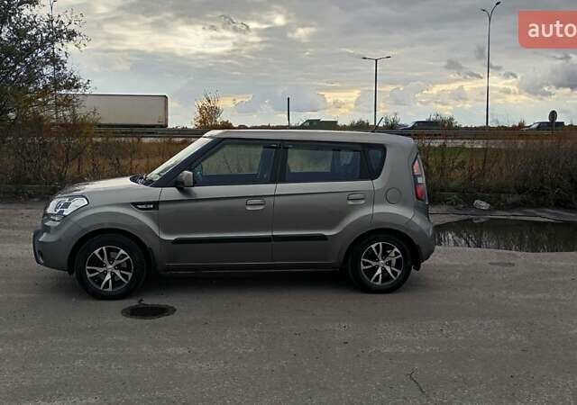 Киа Soul 2010 в Пирятине на Automoto.ua Серый Киа Soul, объемом двигателя 1.59 л и пробегом 218 тыс. км за 6300 $, фото 7 на Automoto.ua