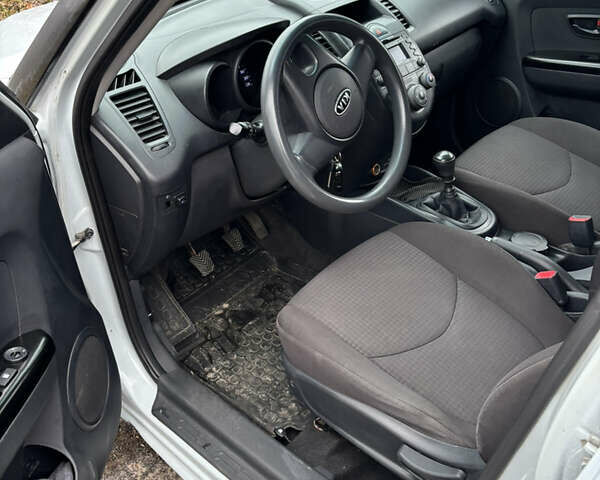 Серый Киа Soul, объемом двигателя 1.6 л и пробегом 205 тыс. км за 5300 $, фото 13 на Automoto.ua