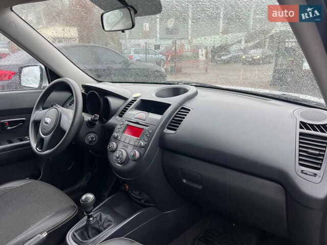 Серый Киа Soul, объемом двигателя 1.6 л и пробегом 40 тыс. км за 9600 $, фото 7 на Automoto.ua
