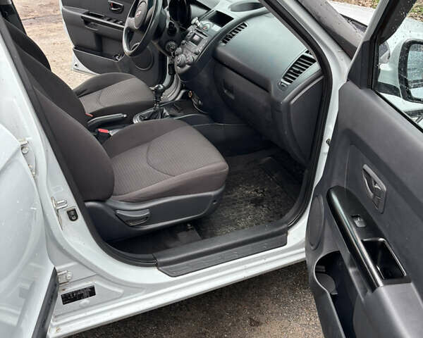 Серый Киа Soul, объемом двигателя 1.6 л и пробегом 205 тыс. км за 5300 $, фото 14 на Automoto.ua