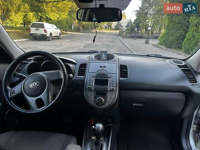 Серый Киа Soul, объемом двигателя 1.6 л и пробегом 123 тыс. км за 8500 $, фото 9 на Automoto.ua