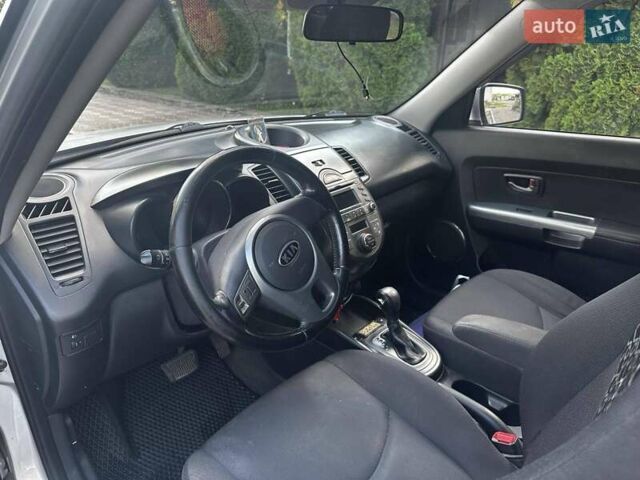 Серый Киа Soul, объемом двигателя 1.6 л и пробегом 123 тыс. км за 8500 $, фото 12 на Automoto.ua