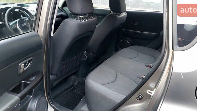 Серый Киа Soul, объемом двигателя 1.6 л и пробегом 109 тыс. км за 8300 $, фото 24 на Automoto.ua