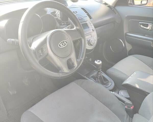Серый Киа Soul, объемом двигателя 1.58 л и пробегом 209 тыс. км за 7800 $, фото 6 на Automoto.ua