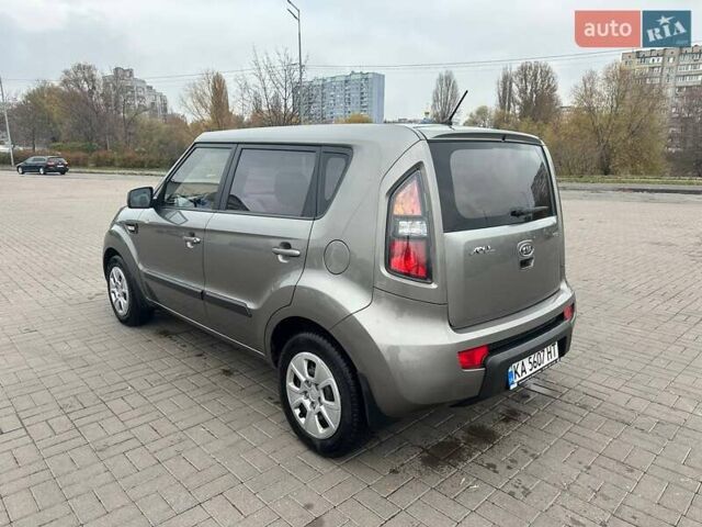 Серый Киа Soul, объемом двигателя 1.58 л и пробегом 264 тыс. км за 7000 $, фото 4 на Automoto.ua