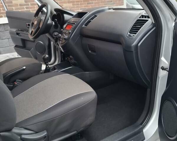 Сірий Кіа Soul, об'ємом двигуна 1.59 л та пробігом 86 тис. км за 6900 $, фото 51 на Automoto.ua