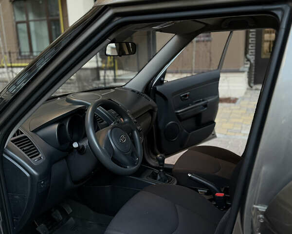 Серый Киа Soul, объемом двигателя 1.59 л и пробегом 203 тыс. км за 7500 $, фото 19 на Automoto.ua